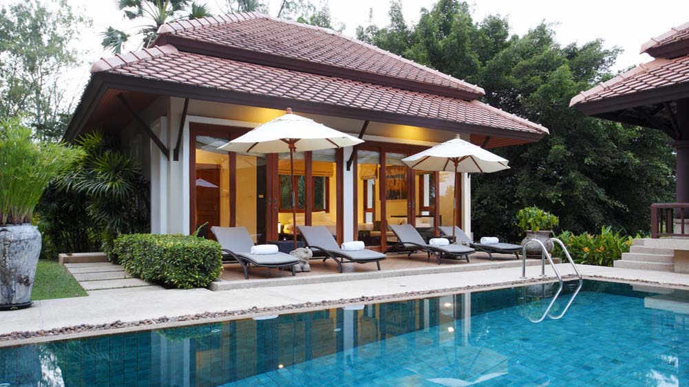 Laguna Waters - Pool deck